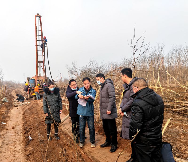 公司領(lǐng)導(dǎo)深入引漢濟(jì)渭咸陽(yáng)北塬凈水廠勘察項(xiàng)目進(jìn)行安全檢查及慰問(wèn)