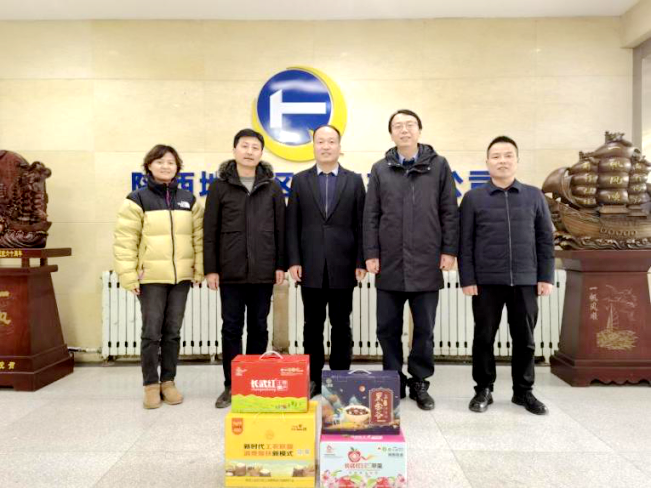 市總工會(huì)領(lǐng)導(dǎo)慰問我公司“咸陽市勞動(dòng)模范”徐濤