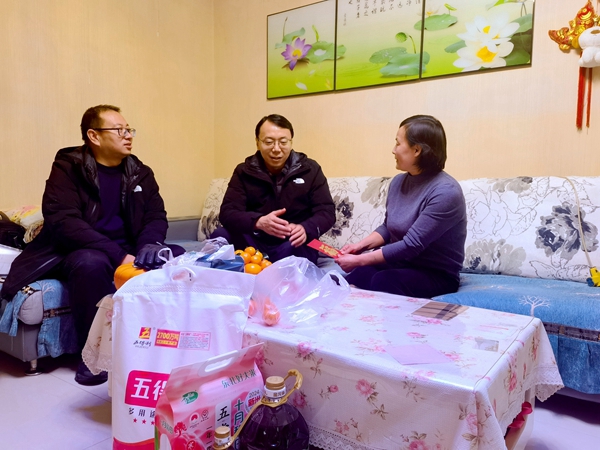 20250126/6795a57c02947.jpg 范 慰問(wèn) 耿平.jpg