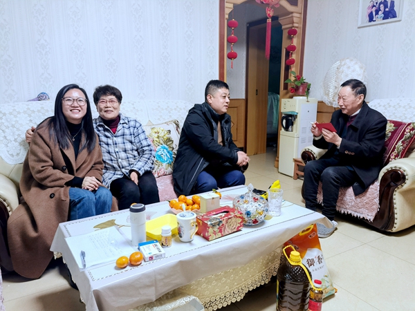 20250126/6795a595aa7b0.jpg 李 劉 慰問(wèn) 賈金昌.jpg