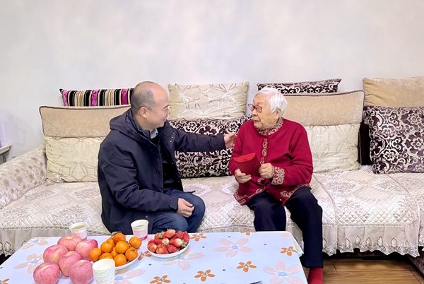 20250126/6795a5b151bab.jpg 宗 慰問(wèn) 王香山.jpg