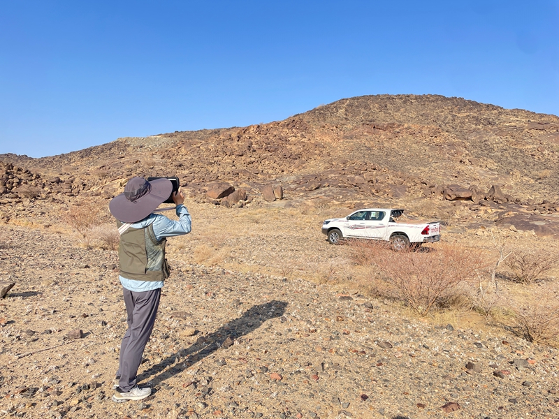 我公司地質(zhì)隊(duì)員轉(zhuǎn)戰(zhàn)沙特南部阿西爾省持續(xù)推進(jìn)填圖項(xiàng)目